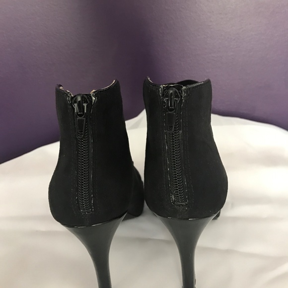 Nine West Black Strappy Sandals - Picture 2 of 4